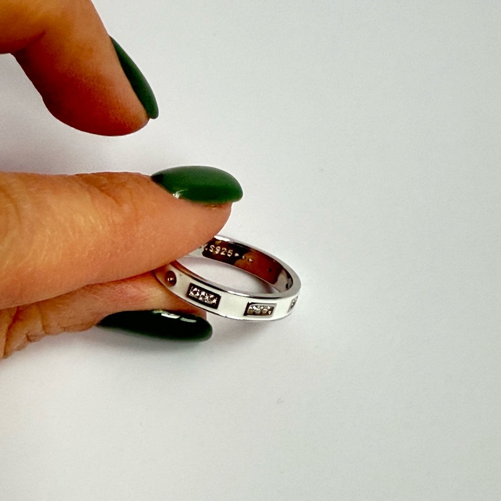 925 Sterling Silver Minimalist Band Ring Size 7 Simple Elegant Stackable Ring - Picture 1 of 6